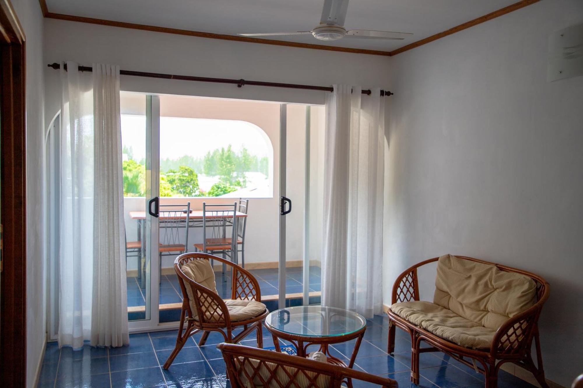 Cavern Apartments Baie Sainte Anne Buitenkant foto